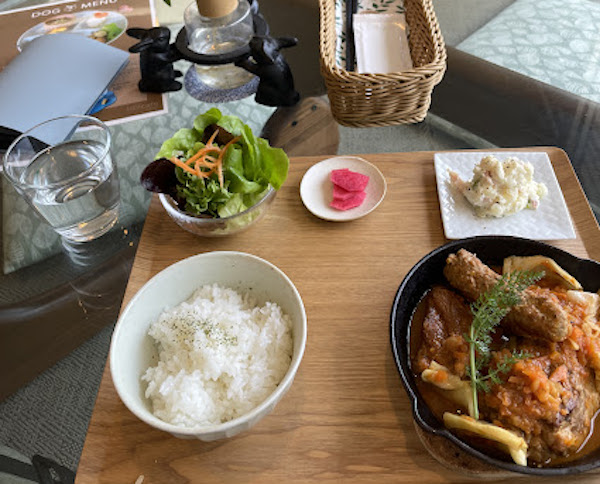 カフェのランチ